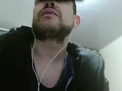 Snapshot of camiloking1720 chatting on February 4, 2:07 am camiloking1720 online show from February 4, 2:07 am