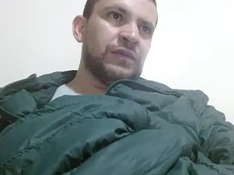 Snapshot of camiloking1720 chatting on February 27, 2:25 am camiloking1720 online show from February 27, 2:25 am