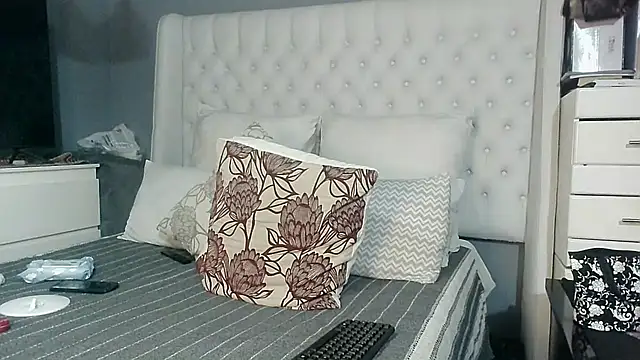 Carocurvy online show from November 10, 5:07 pm