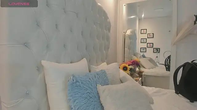 brithany rousee online show from November 8, 2:09 pm