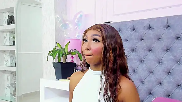 HaileeRoberts online show from June 26, 12:33 pm