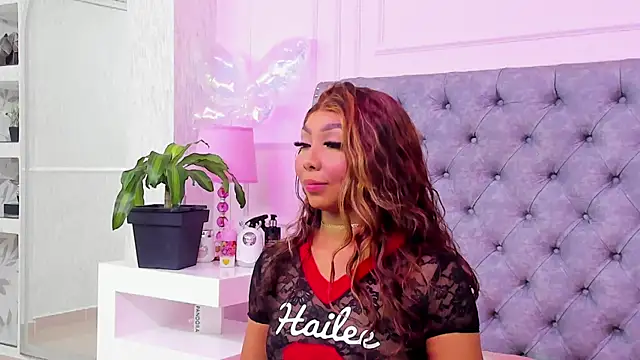 HaileeRoberts online show from July 5, 1:07 pm