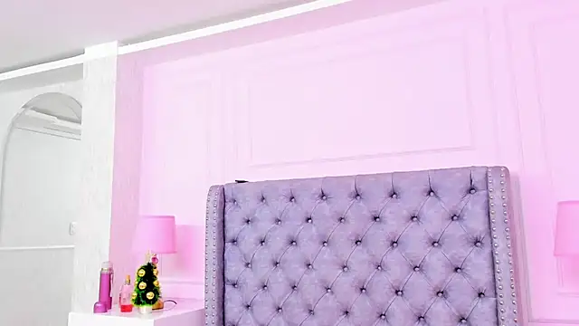 HaileeRoberts online show from November 14, 12:20 pm