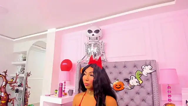 HaileeRoberts online show from October 24, 12:48 pm