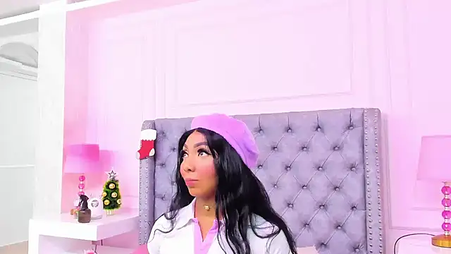 HaileeRoberts online show from December 4, 12:26 pm