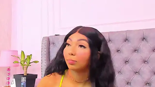 HaileeRoberts online show from January 18, 1:03 pm