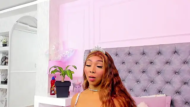 HaileeRoberts online show from April 10, 12:23 pm