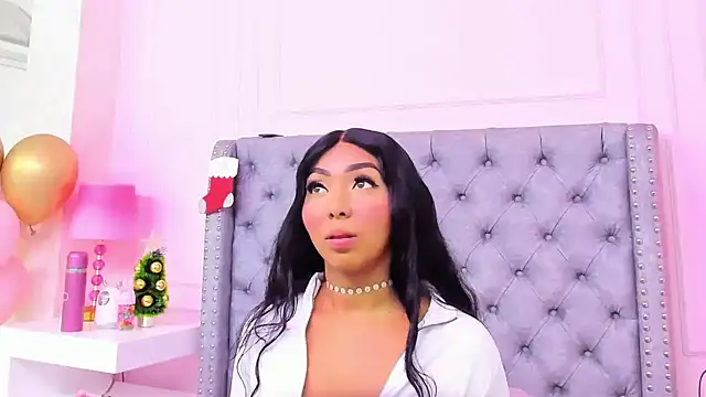 HaileeRoberts online show from December 15, 12:22 pm