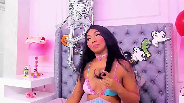 HaileeRoberts online show from November 1, 12:43 pm