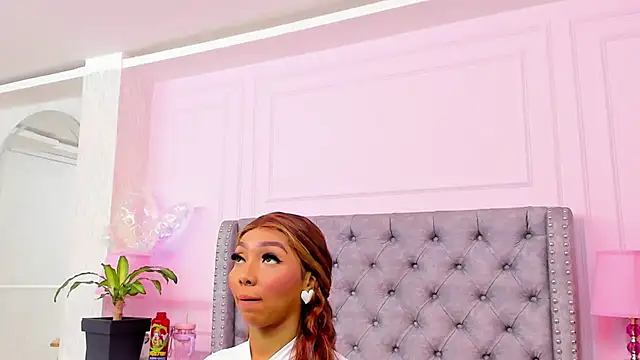 HaileeRoberts online show from March 28, 12:17 pm