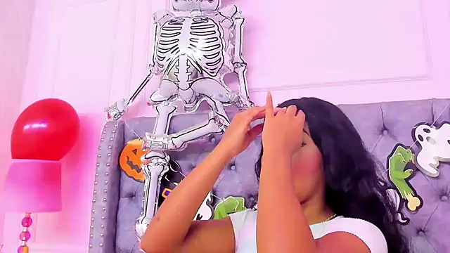 Snapshot of HaileeRoberts chatting on October 19, 1:14 pm HaileeRoberts online show from October 19, 1:14 pm