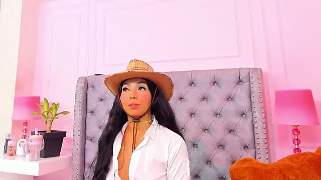 HaileeRoberts online show from January 15, 12:30 pm