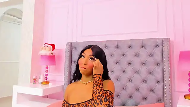 HaileeRoberts online show from November 4, 12:20 pm