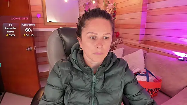 Snapshot of Victoria_collins_1 chatting on June 27, 10:21 am Victoria collins 1 online show from June 27, 10:21 am