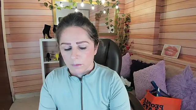 Victoria collins 1 online show from February 14, 10:59 am