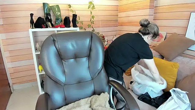 Victoria collins 1 online show from December 20, 12:08 pm