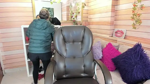 Victoria collins 1 online show from March 28, 10:49 am