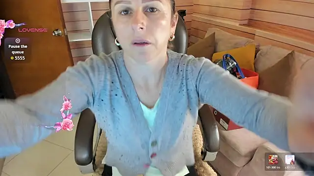 Victoria collins 1 online show from May 6, 10:52 am