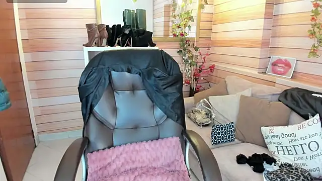 Victoria collins 1 online show from March 24, 12:16 pm