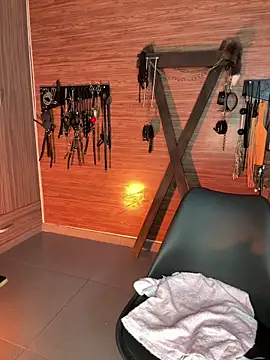 Snapshot of yey_bdsm chatting on May 13, 4:36 pm yey bdsm online show from May 13, 4:36 pm