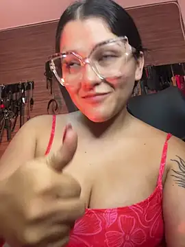 Snapshot of yey_bdsm chatting on April 21, 6:03 pm yey bdsm online show from April 21, 6:03 pm
