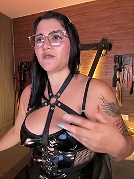 Snapshot of yey_bdsm chatting on June 30, 5:57 pm yey bdsm online show from June 30, 5:57 pm
