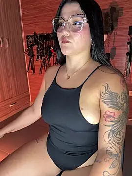 Snapshot of yey_bdsm chatting on May 7, 4:54 pm yey bdsm online show from May 7, 4:54 pm