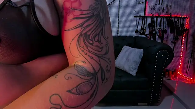 Snapshot of yey_bdsm chatting on March 20, 9:13 pm yey bdsm online show from March 20, 9:13 pm