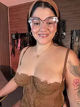 Snapshot of yey_bdsm chatting on May 24, 3:45 pm yey bdsm online show from May 24, 3:45 pm