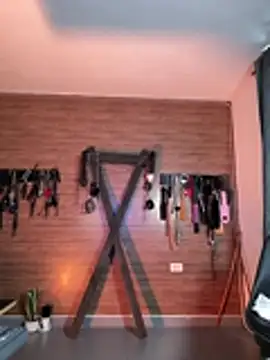 Snapshot of yey_bdsm chatting on June 26, 4:57 pm yey bdsm online show from June 26, 4:57 pm