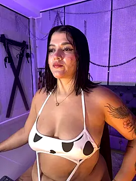 Snapshot of yey_bdsm chatting on October 28, 7:57 pm yey bdsm online show from October 28, 7:57 pm