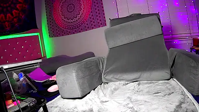 Tatithegoddess online show from October 21, 4:34 am