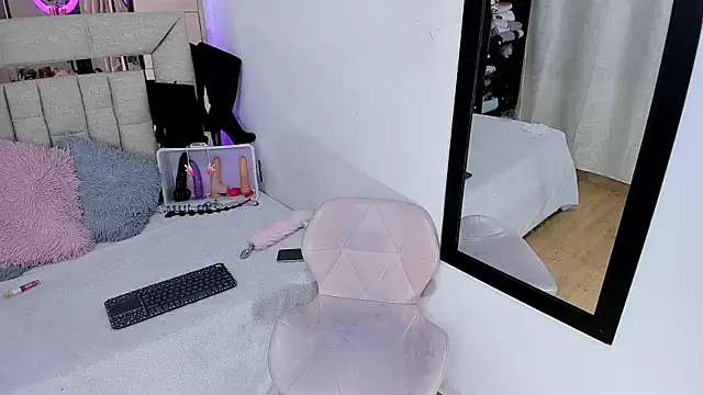 melody bonnet online show from February 10, 5:50 am