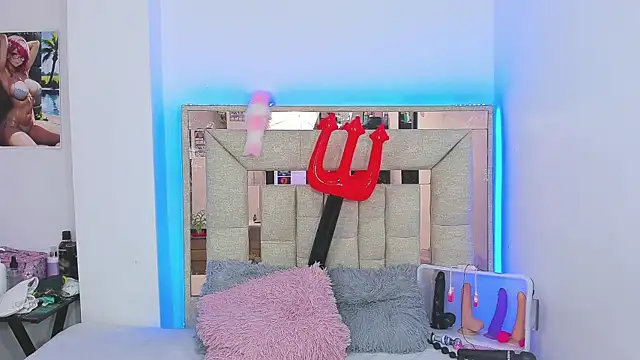 melody bonnet online show from October 18, 6:15 am