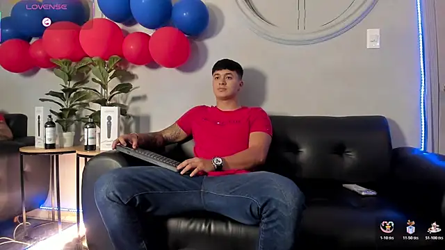 Snapshot of Cristopher_strong chatting on June 12, 12:14 pm Cristopher strong online show from June 12, 12:14 pm