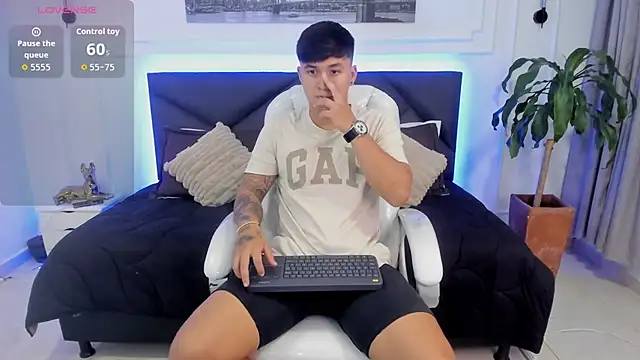 Cristopher strong online show from November 2, 9:47 am