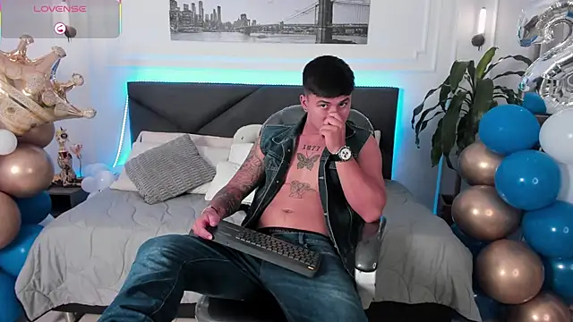 Cristopher strong online show from May 20, 12:46 pm