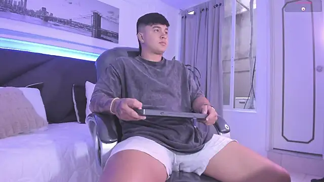 Cristopher strong online show from December 20, 3:04 pm