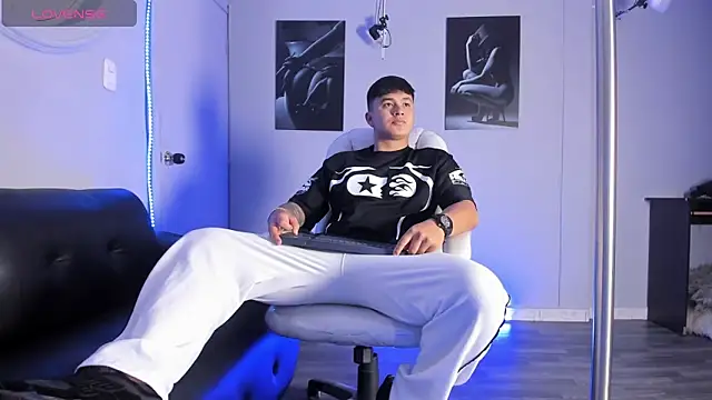 Cristopher strong online show from February 25, 1:55 pm