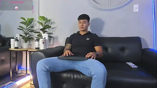 Cristopher strong online show from June 2, 1:33 pm