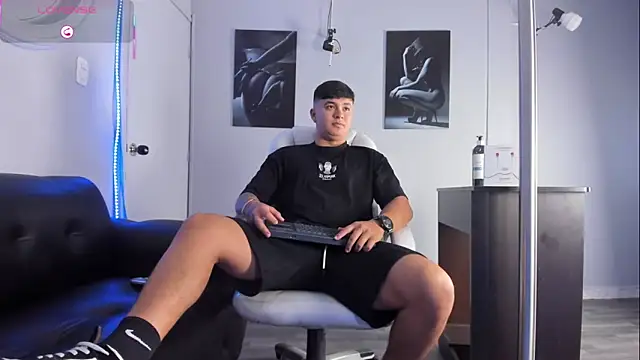 Cristopher strong online show from February 18, 1:29 pm