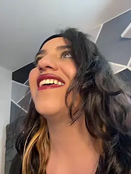 Snapshot of alyssa_magiic chatting on July 8, 5:35 pm alyssa magiic online show from July 8, 5:35 pm