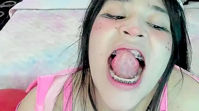 AlanaLuck online show from April 13, 7:18 pm