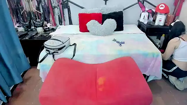 AlanaLuck online show from April 14, 6:35 pm