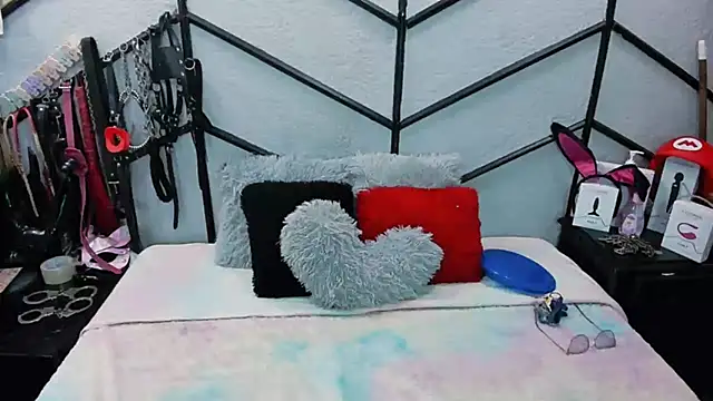 AlanaLuck online show from March 24, 7:03 pm