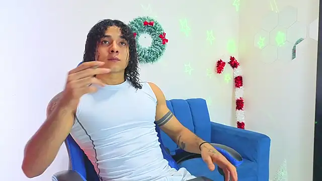 Snapshot of Demitryo chatting on December 3, 3:40 am Demitryo online show from December 3, 3:40 am