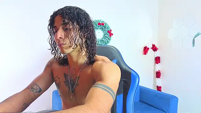 Snapshot of Demitryo chatting on December 2, 5:09 am Demitryo online show from December 2, 5:09 am