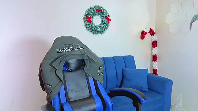 Snapshot of Demitryo chatting on November 30, 2:45 am Demitryo online show from November 30, 2:45 am