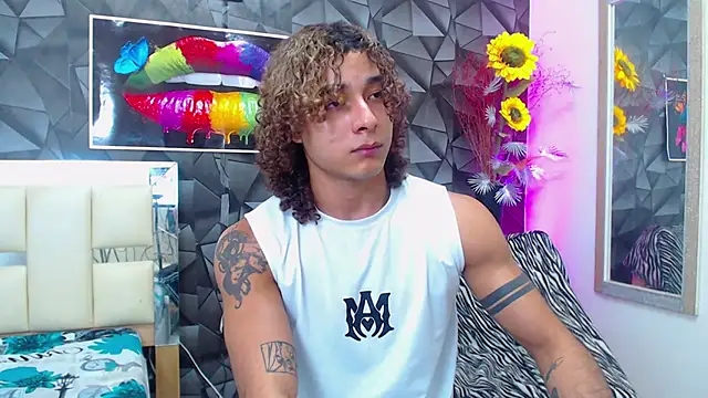 Snapshot of Demitryo chatting on February 27, 4:35 am Demitryo online show from February 27, 4:35 am
