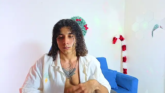 Snapshot of Demitryo chatting on December 1, 12:55 am Demitryo online show from December 1, 12:55 am